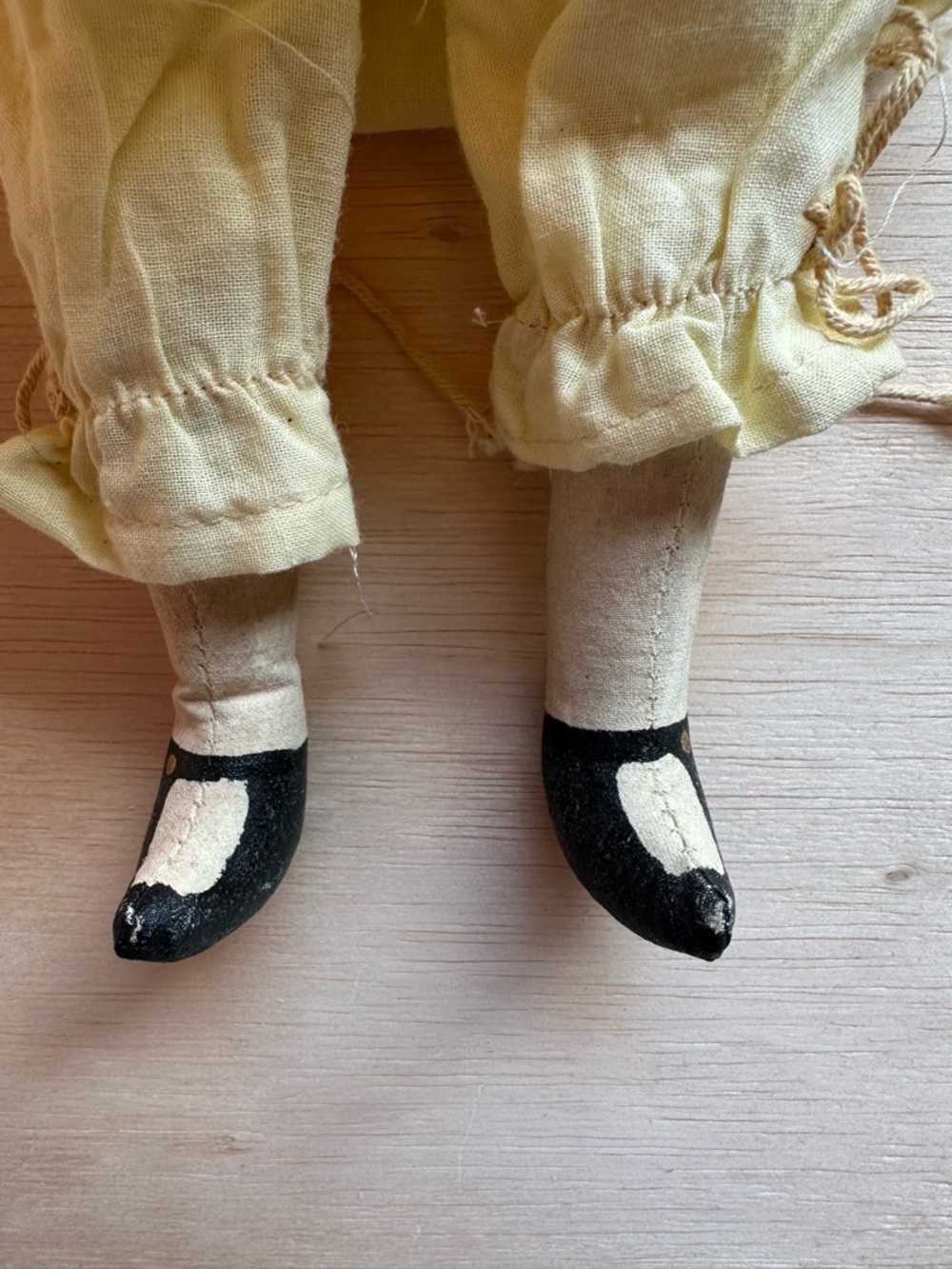 Vintage-Style Betsy Ross cloth and porcelain doll - Picture 8 of 8